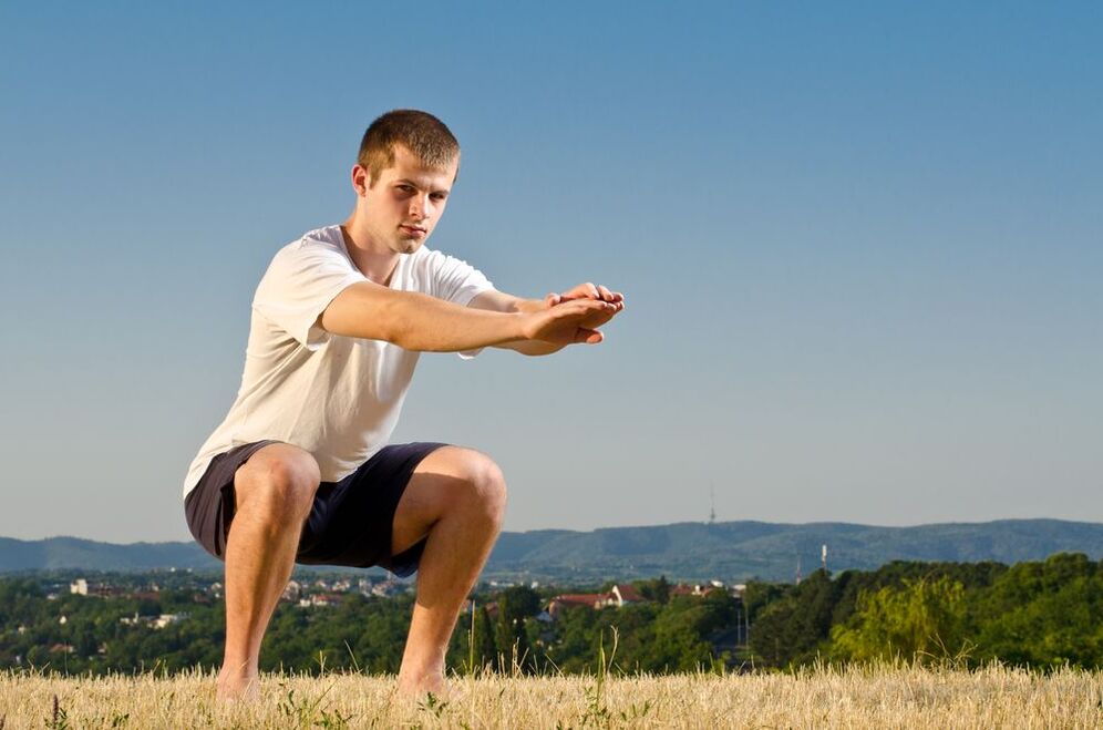 Укрепването на мъжката сила се улеснява от специални физически упражнения, като клекове. 
